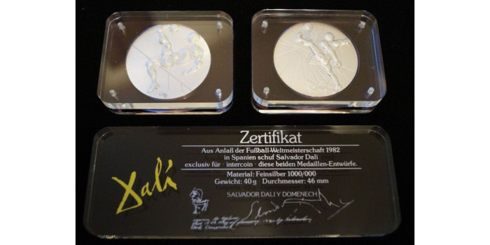 Estuche " Salvador Dali futbol 1982" - PLATA